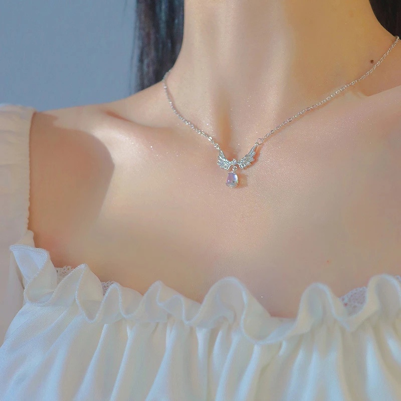 Kalung Choker Liontin Sayap Malaikat Aksen Kristal Berlian Imitasi Warna-Warni Untuk Wanita