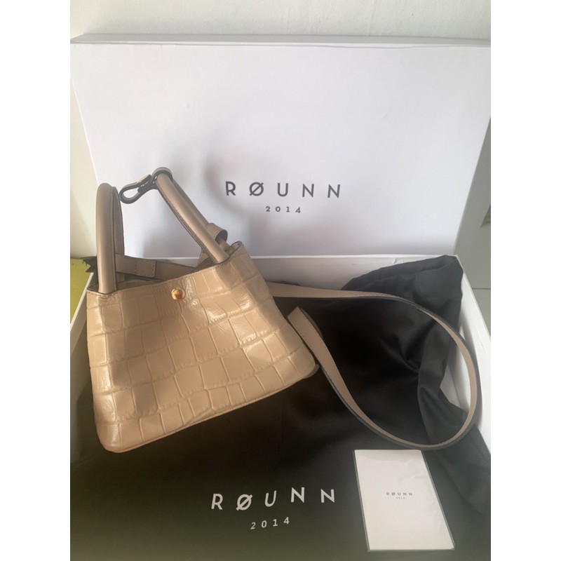 ROUNN JULIA 18