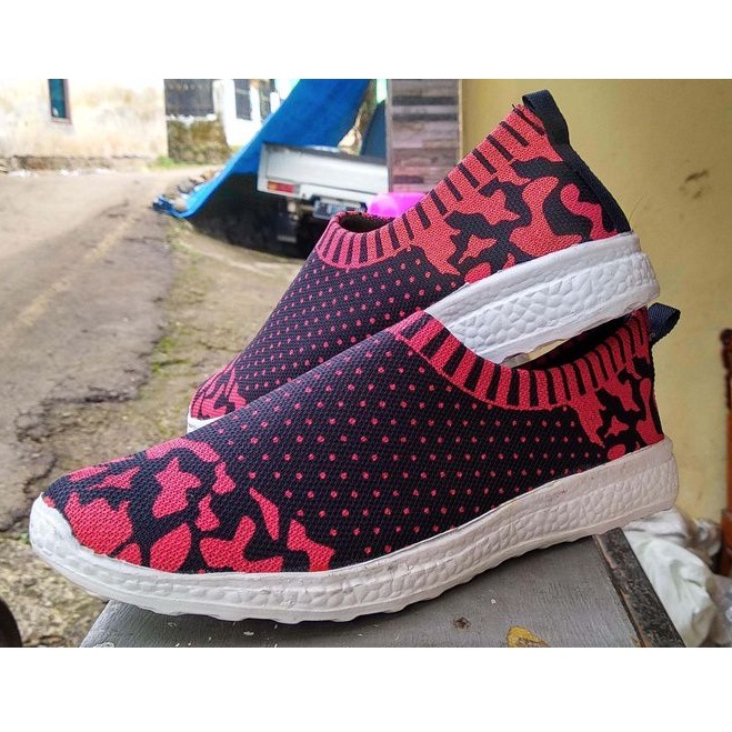 Sepatu Wanita Slip ON Print Bunga