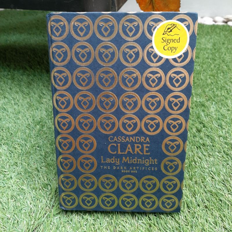 [PRE-LOVED] Novel Cassandra Clare The Dark Artifices: Lady Midnight Hard Cover Signed Copy