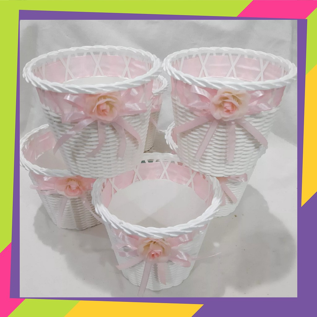 148 [Grosir] Pot bunga plastik motif rotan pita pink / Pot bunga tanaman Artificial 8819