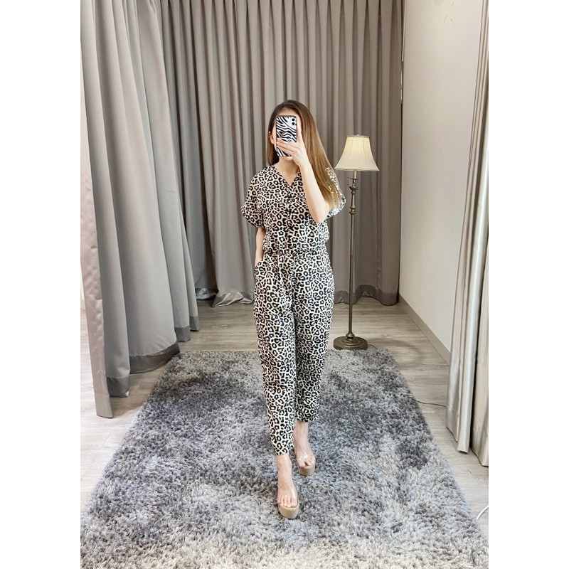 jumpsuit casual/ jumpsuit leopard panjang wanita / jumpsuit vneck /  (K1189)