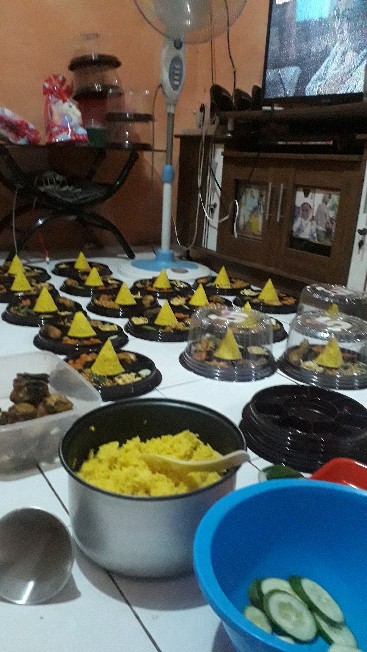 Tas Hajatan / Tas Serut Polkadot Tebal