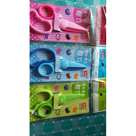 

GUNTING ANAK PLASTIK/GUNTING AMAN/SAFETY SCISSORS/GUNTING ANAK DAVIS YQ-302