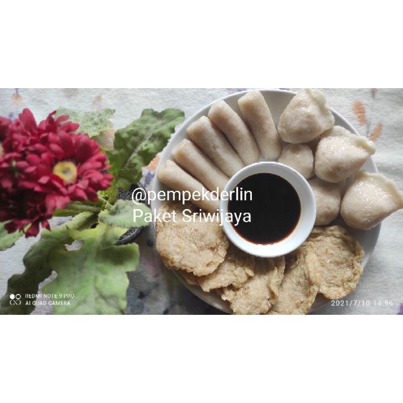 

Paket Sriwijaya Pempek Palembang Derlin isi 15 pcs