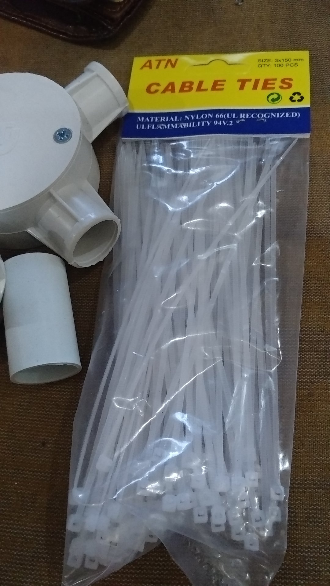 Klem Pipa Conduit 20mm / Klem Pipa Listrik