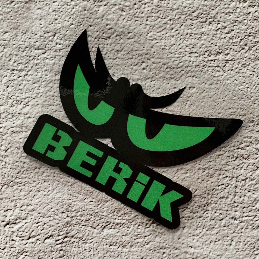 Berik Stiker Reflektif Anti Air Untuk Dekorasi Helm Motormobil