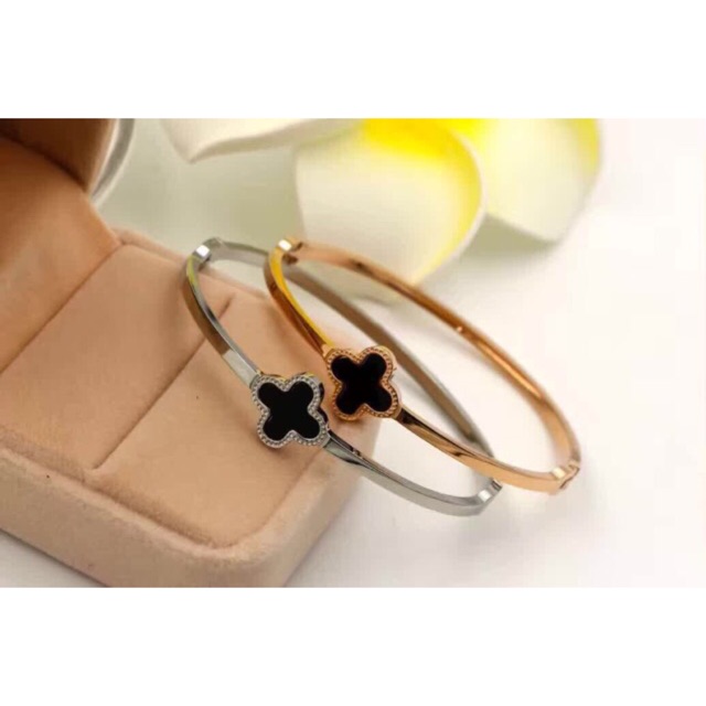CLOVER BANGLE