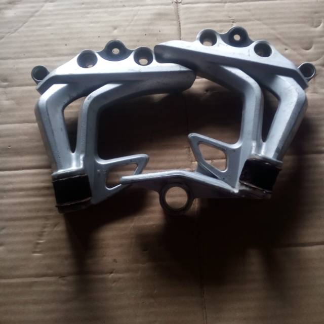 Foot step dudukan step belakang jupiter z one z1