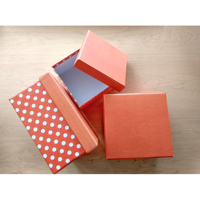 

Gift Box Kotak Polkadot Orange (Medium)