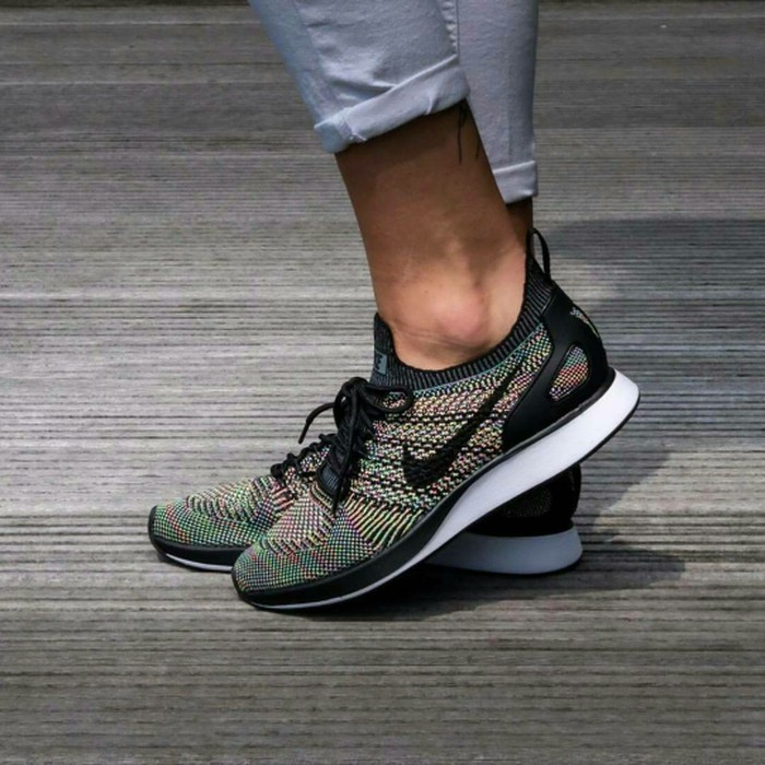 SEPATU NIKE MARIAH FLYKNIT RACER MULTICOLOR