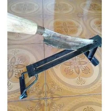 Kacip Alat Pencacah Rumput Pakan Ternak Potong Manual