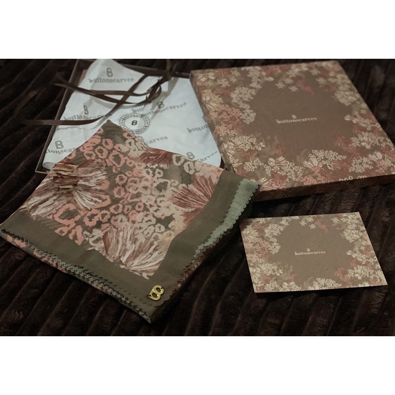 preloved buttonscarves les amities reborn - mocha