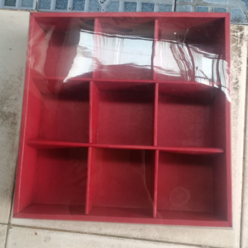

Hot SAGARA BOX - kotak pie ukuran 7,5 x 7,5 x 3 - box sekat 9 praline