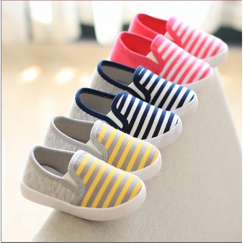 B77- NEW Sepatu kets anak import motif stripe baru