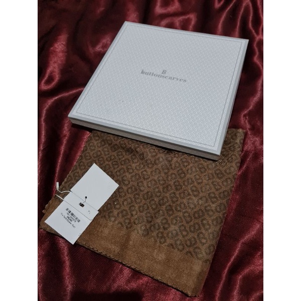 NWT buttonscarves tapis square warna Rust
