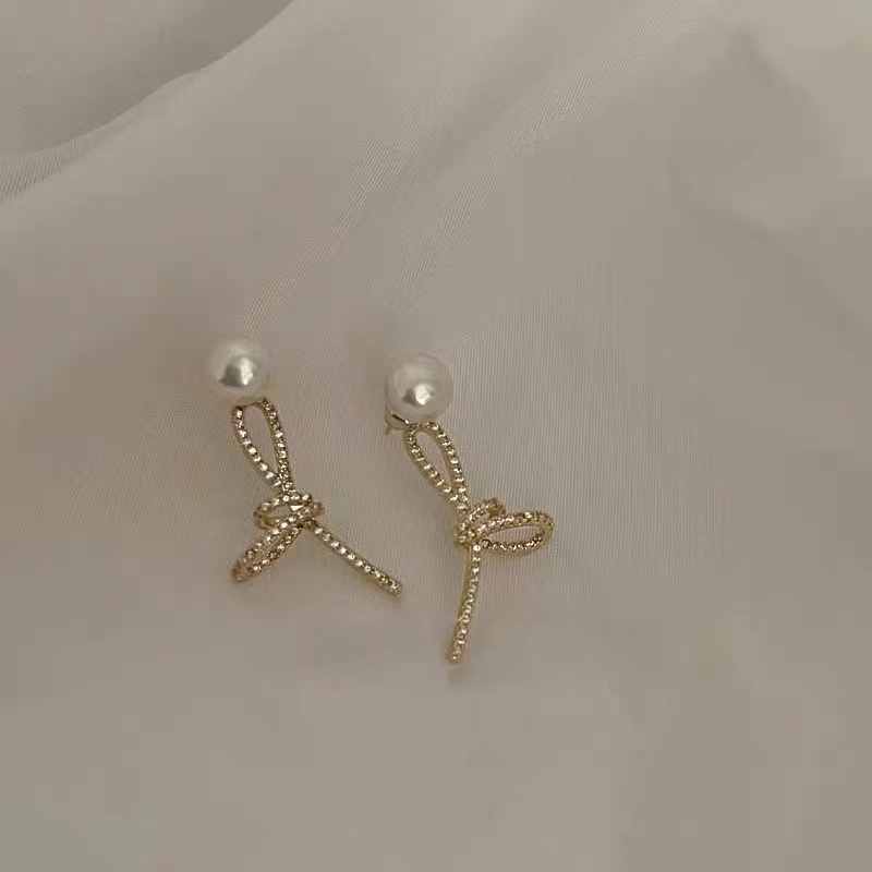 Anting Zircon Mutiara Model Simpul Untuk Wanita