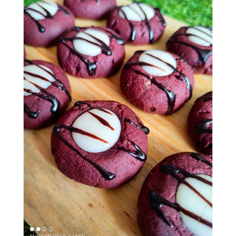 

red velvet thumbprint cookies