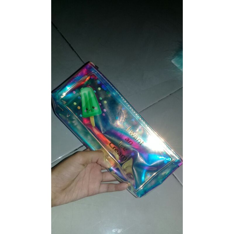 

Kotak pensil Hologram