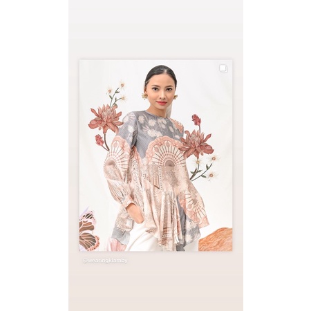 Kyra Blouse Wearing klamby