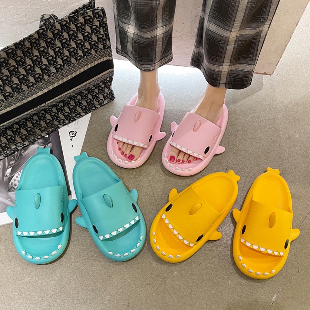 MurmerOfficial Sandal Slip On Wanita Karakter Hiu Dewasa Korean Style Sendal Anti Slip Ringan R793