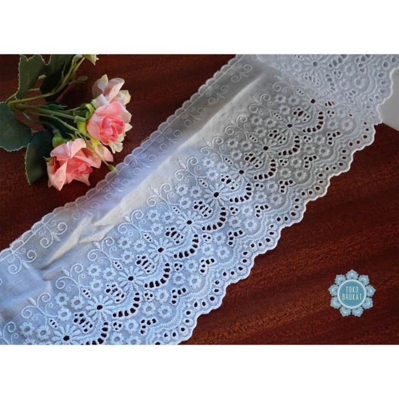 Kain Renda Bordir Katun - Bunga Besar - 03597 (L:-/+12 cm )
