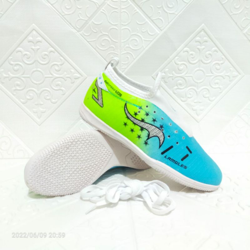 Lamgles - Sepatu Futsal Lamgles Star Anak Kecil Semi Boot Sol Rata Pelangi Biru Junior