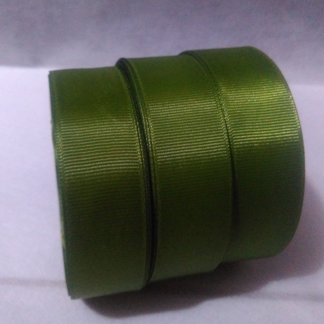 

Pita Grossgrain Hijau Army Ukuran 1inch/2.5cm Per Roll