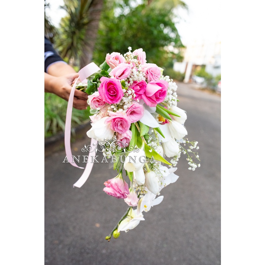 Wedding Rose Hand Bouquet Flower Buket Bunga Mawar Pink Asli white tulip putih anggrek bulan baby br