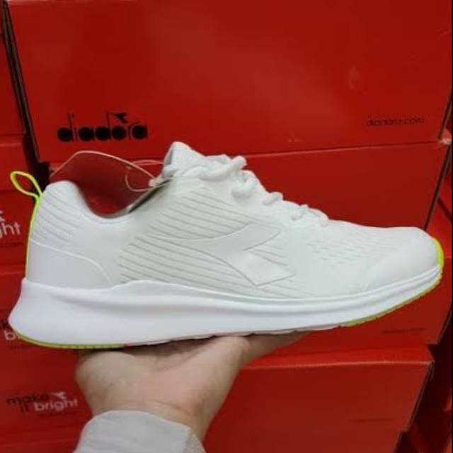 SEPATU DIADORA AMADEO (W)