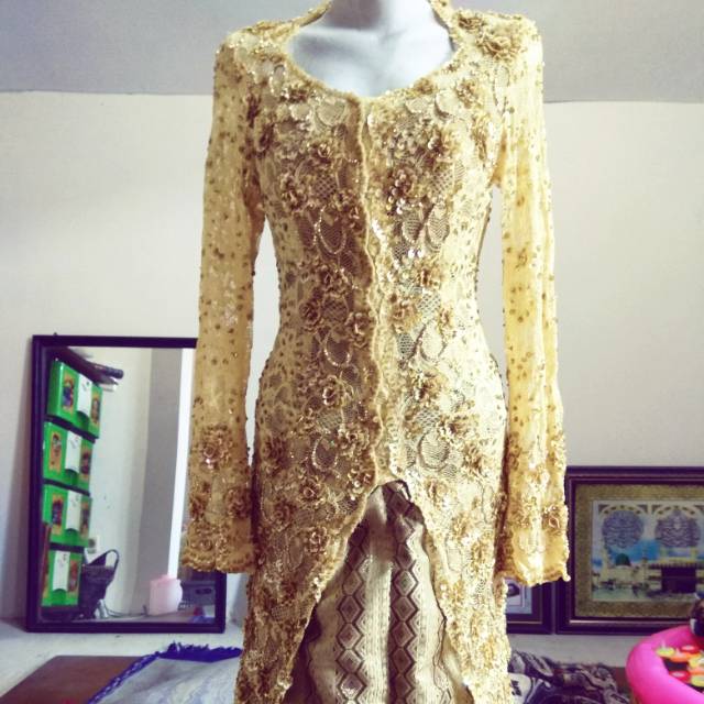 Kebaya payet panjang