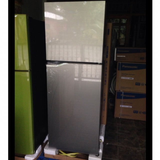 Lemari Es Kulkas 2 Pintu Panasonic NR-BB258G Silver Glass Door Inverter Econavi
