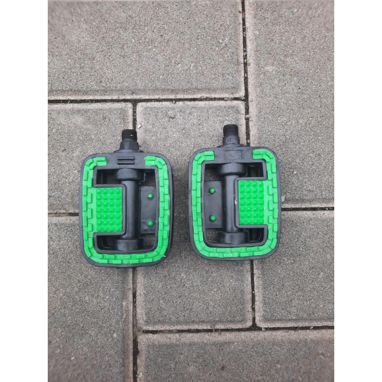 TERMURAH!!! Pedal Plastik Sepeda BMX 20&quot; As Kecil Warna / Realpict