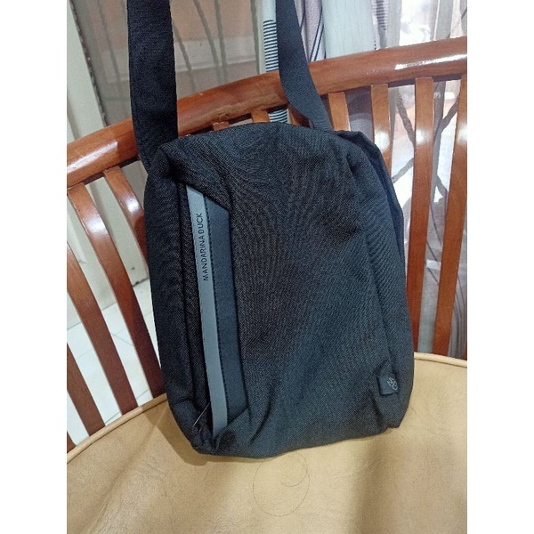 tas sling unisex mandarina duck original second