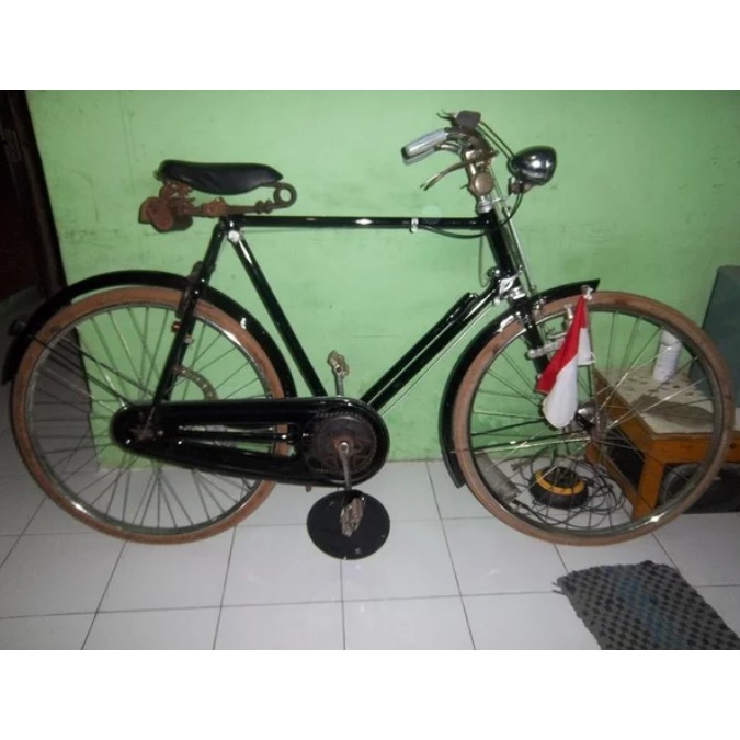 tiang bendera sepeda onthel