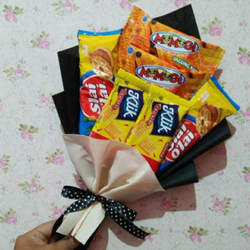 

ready bucket snack/bucket makanan/kado wisuda/kado ulang tahun/kado valentine