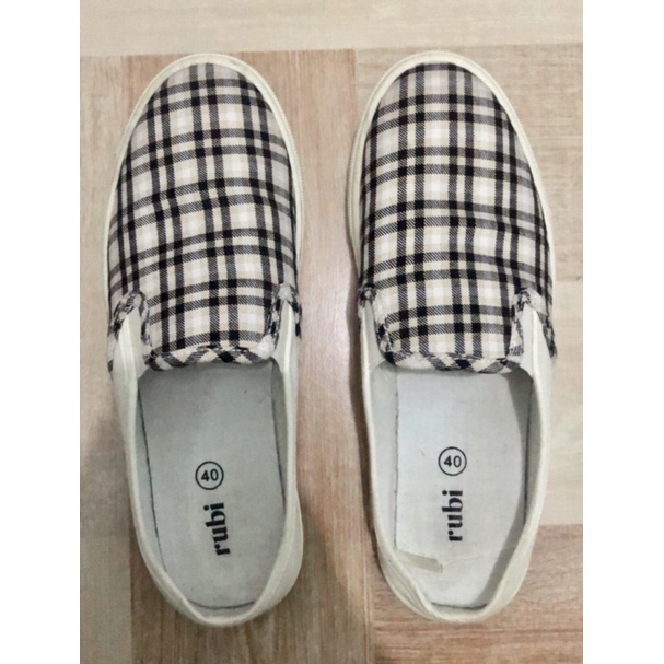 RUBI Sepatu Slip On Size 40 Baru 1x Pemakaian