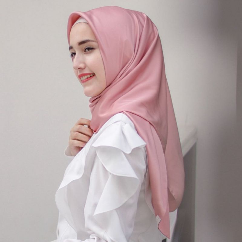 Zyta Delia Armani Silk Hijab Square - Baby Pink