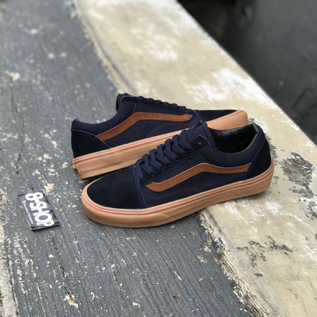 white vans black stripe gum sole