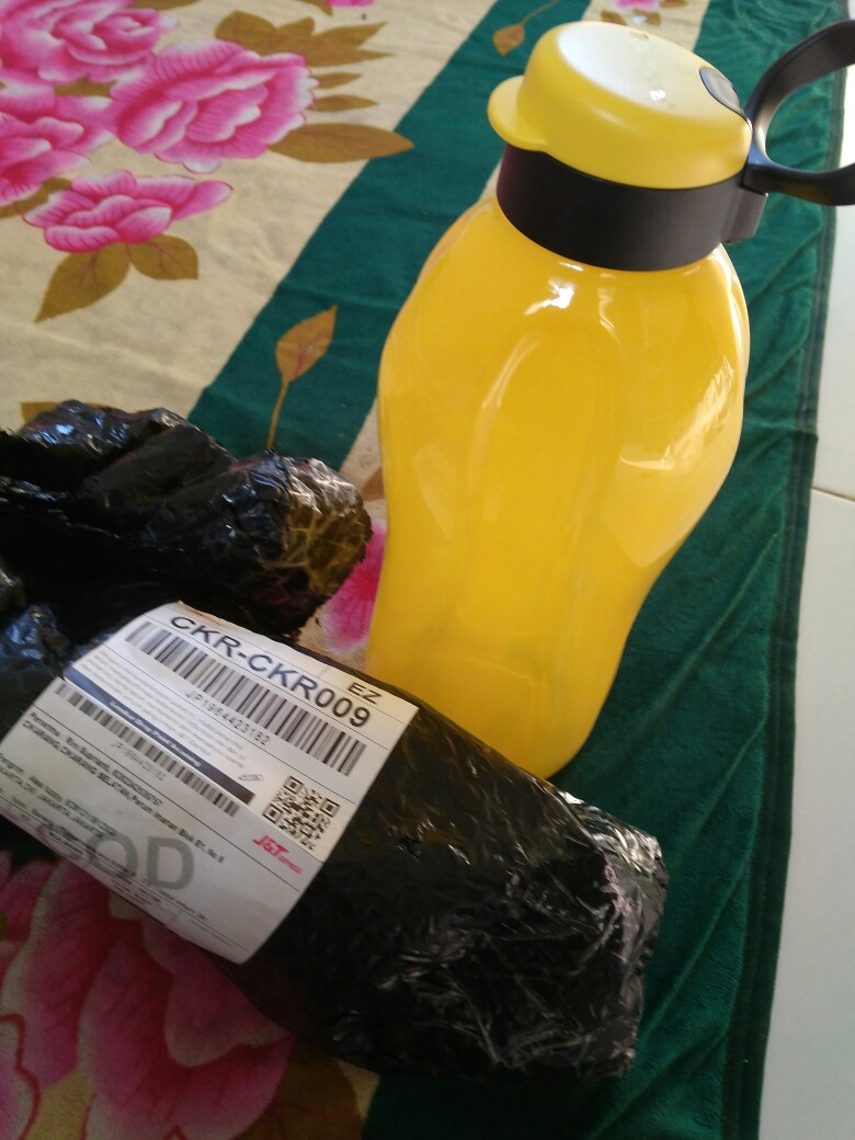 Tupperware Eco Bottle 2l , 2 L  / Botol Minum 2ltr Slimline 2l