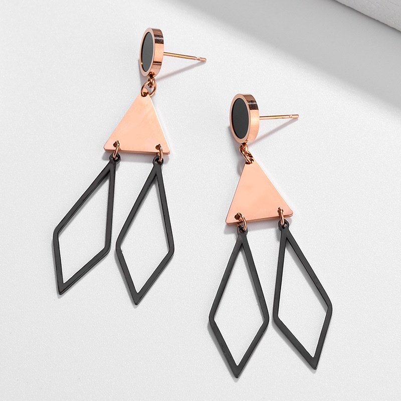 Anting segitiga trendy titanium anti karat korea fashion - ercassia