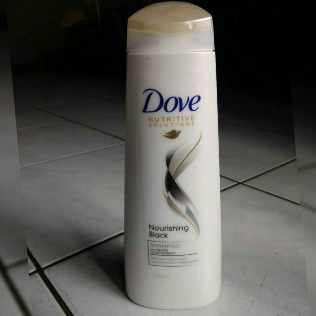 Dove Nourishing Black Shampoo 320 ml