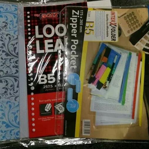 

Paket Kuliah Binder Loose Leaf B5 Zipper Pocker Dan Divider File