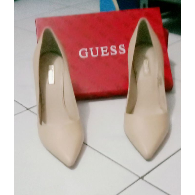 sepatu GUESS