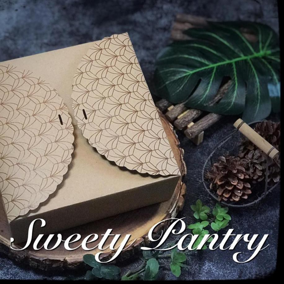 

Serbuu CB202085 BT - dus/box kue packaging/kemasan cake Ukuran 20x20x8,5cm Brown Timbul, qt0...