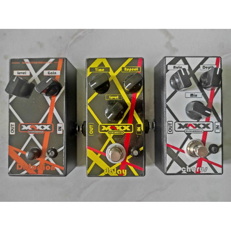 efek gitar distorsi atau overdrive atau delay