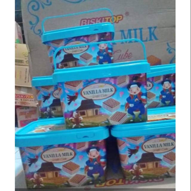 

Vanilla milk wafer, renyah, gurih, dan cocok dijadikan parcel lebaran anda