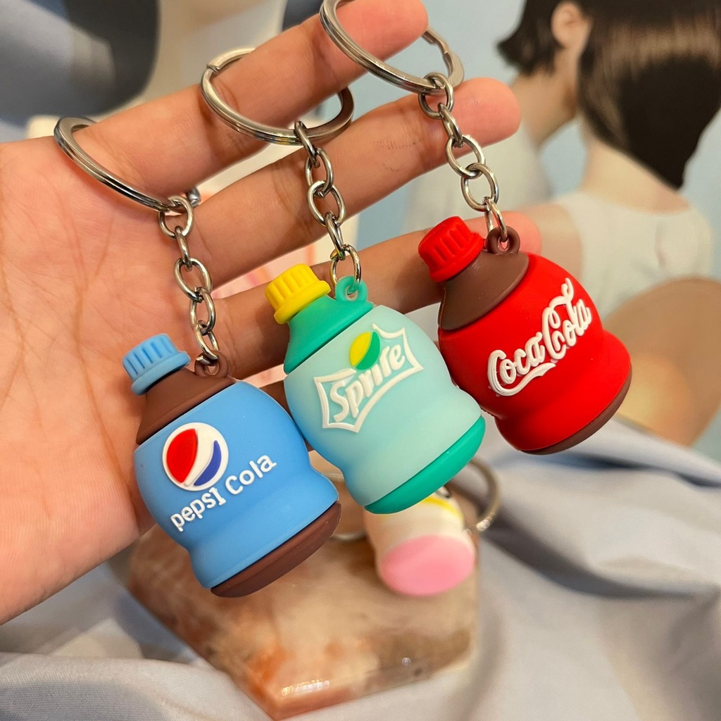 GANTUNGAN KUNCI BOTOL SOFT DRINS SUPER CUTE UKURAN KECIL READY 5 MODEL WARNA CANTIK MODEL LUCU KEYCHAIN BENTUK MINUMAN SODA LIMITED EDITION READY GROSIR COD