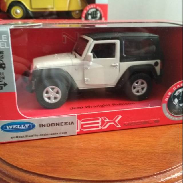 Diecast Mobil Jeep Wrangler Rubicon Cream