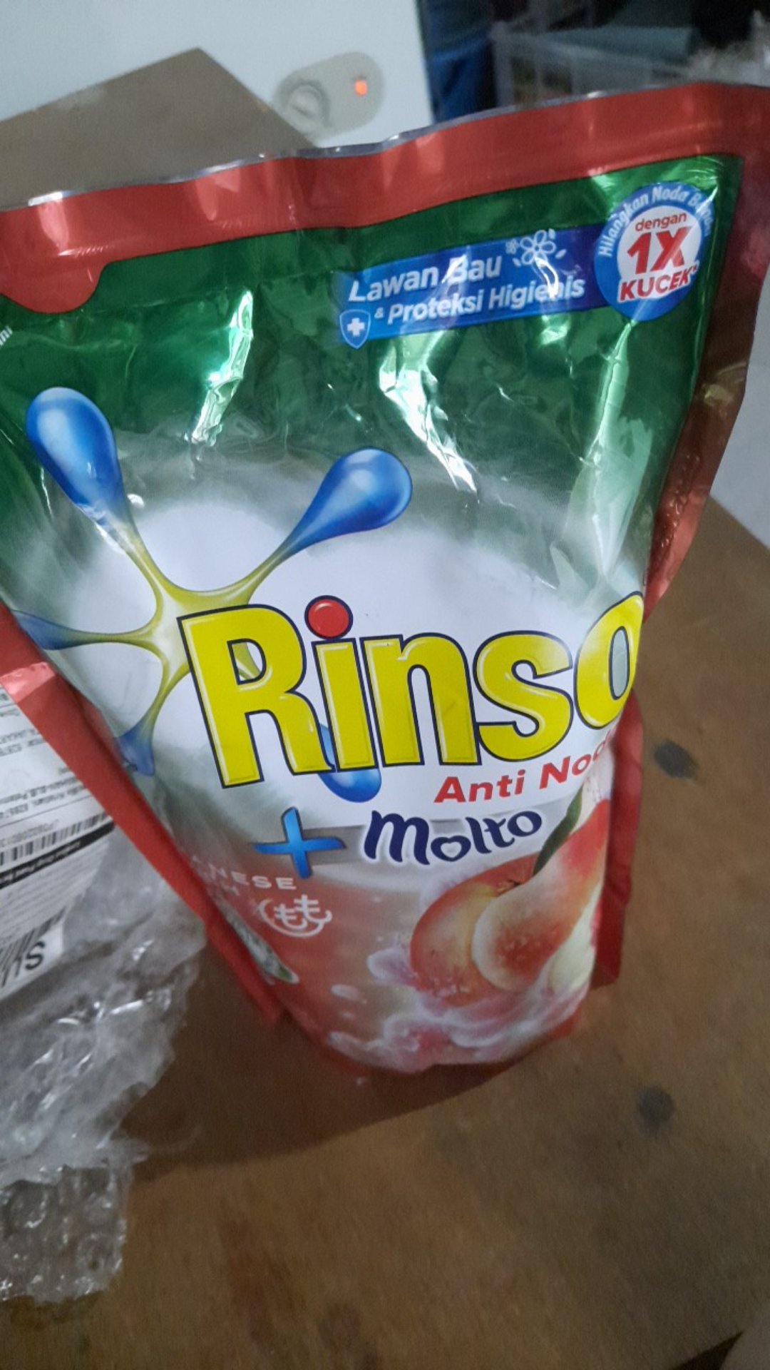 Rinso Molto Detergen Cair Japanese Peach 750ml - Pewangi Pakaian - Pelembut Pakaian || Deterjen Cair